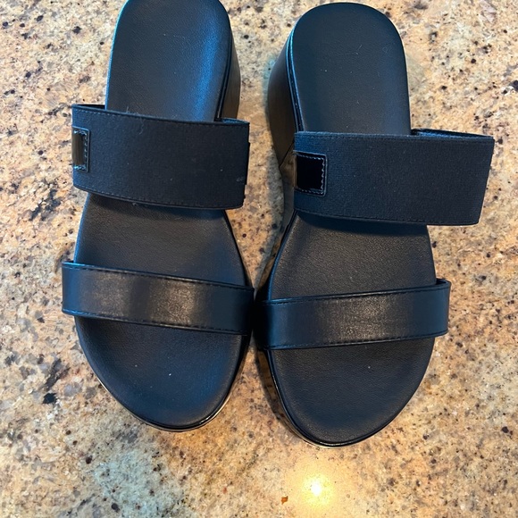 Kenneth Cole Perry Wedge Sandals. Size 5.5 - Picture 3 of 8